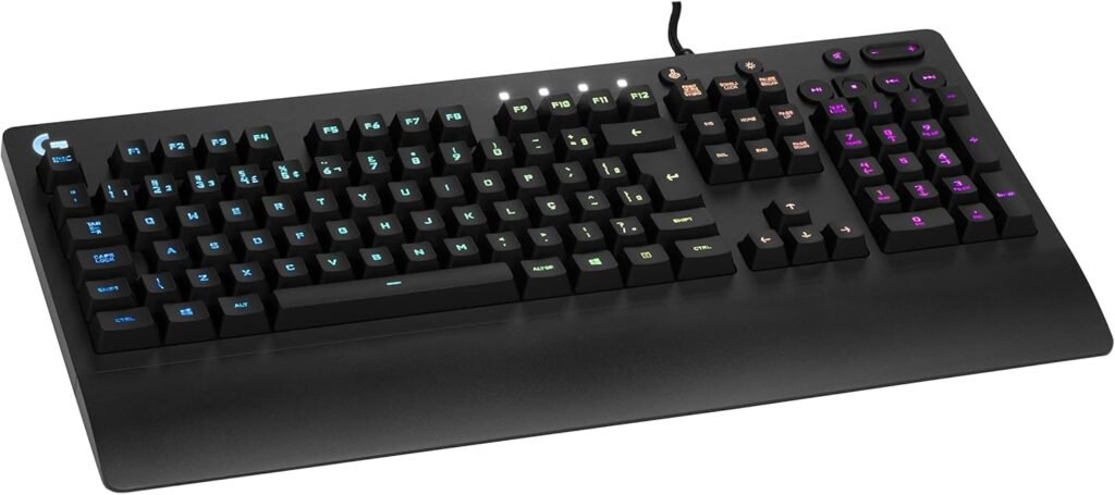 Teclado Gamer Logitech G213 com Layout ABNT2, RGB LIGHTSYNC, Controles de Mídia Dedicados, Design Durável e Resistente à Respingos